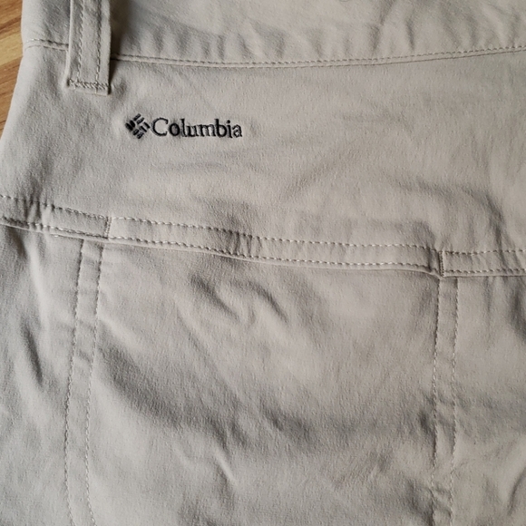 Columbia omni shield advanced repellency khaki tan shorts Size 6 - Picture 3 of 9